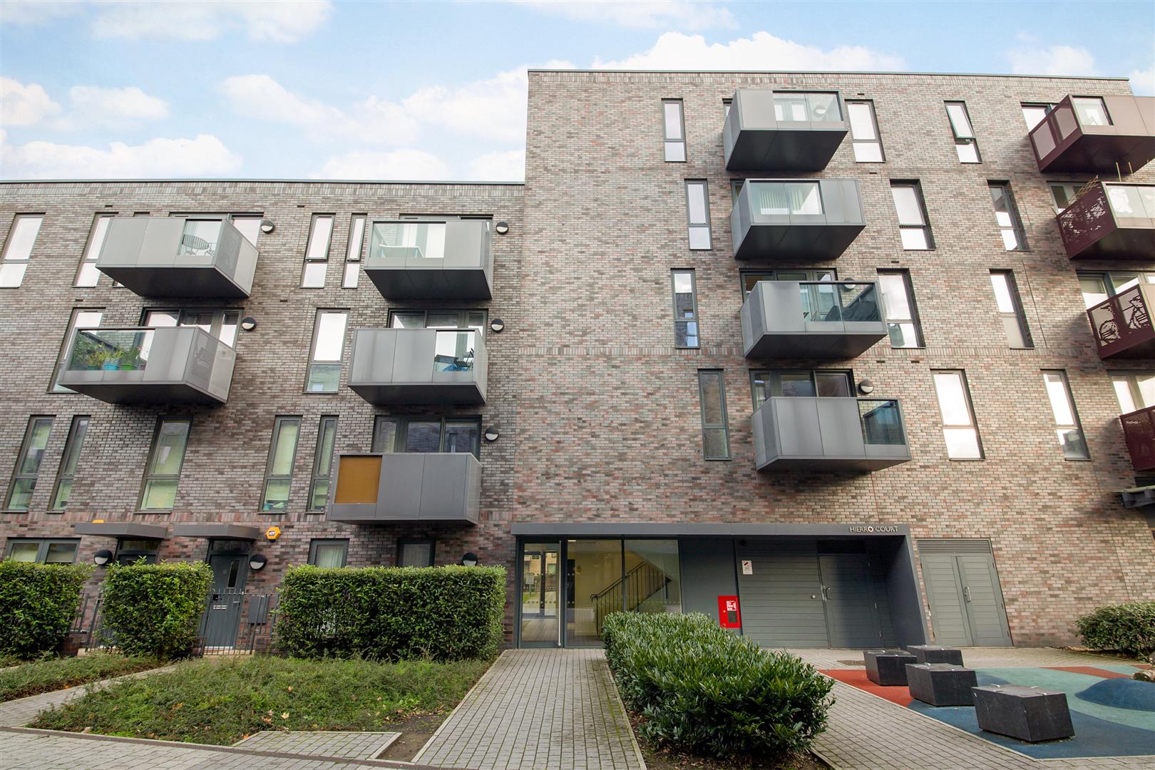 2 bed property in Hierro Court, Stepney